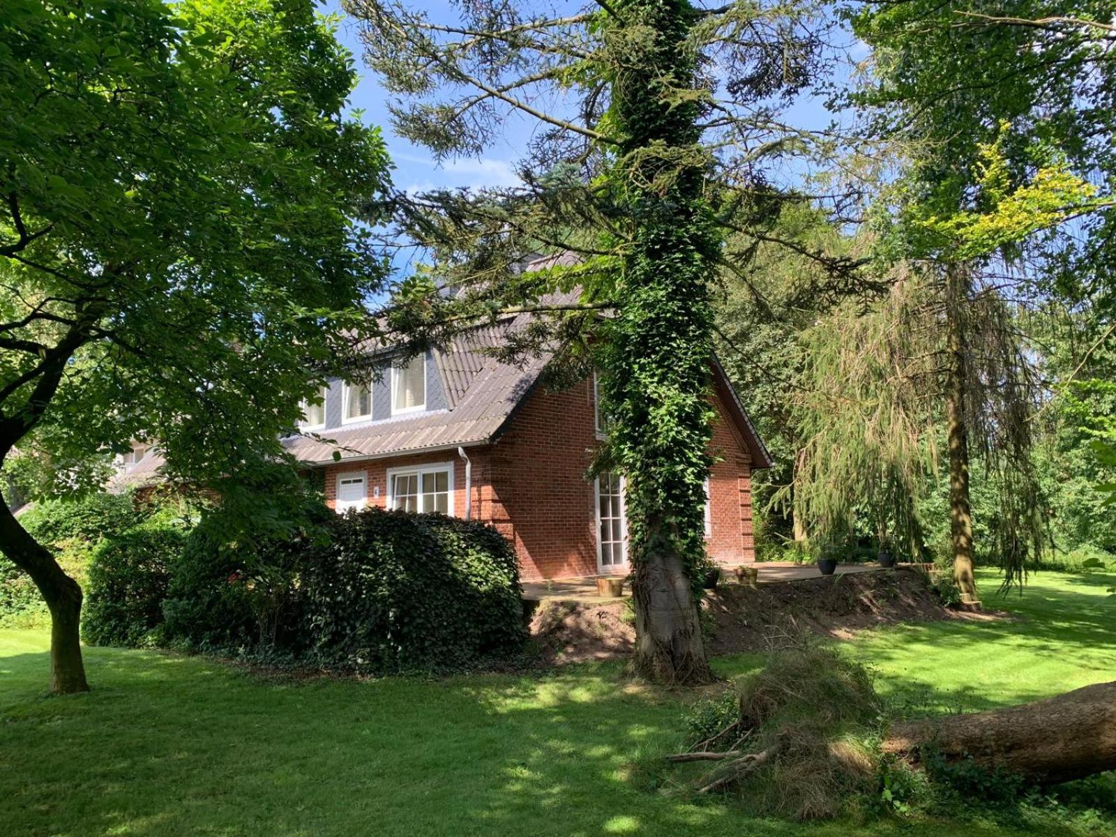 Auf Einem Resthof Zentral Gelegen Mit Viel Und Tieren Rendswuhren
